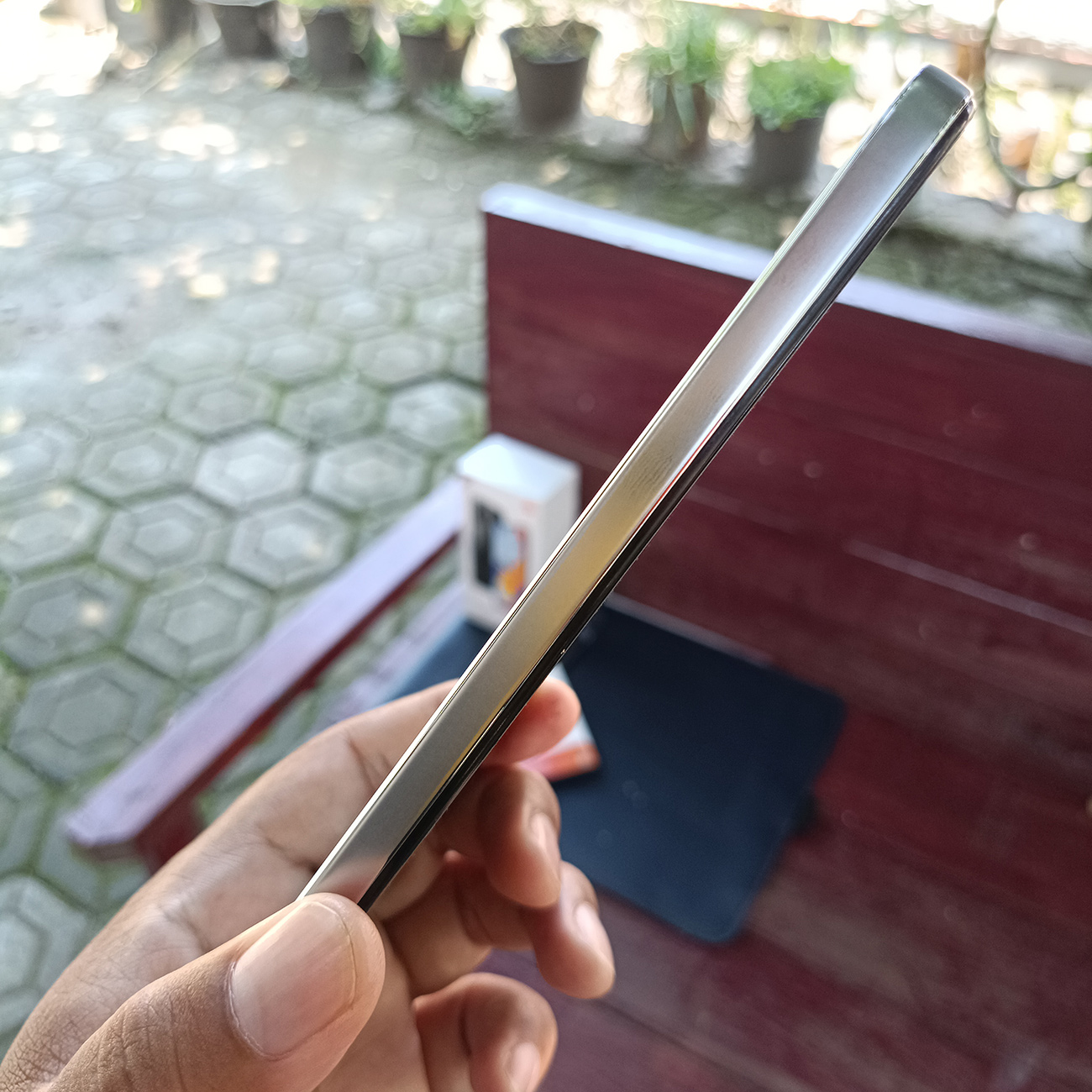 Sisi-kiri-Xiaomi-Redmi-Note-11-Pro